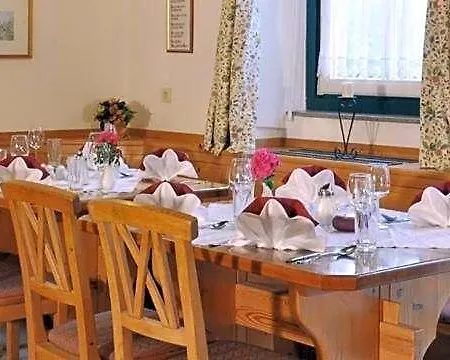 Szálloda Hotel-restaurant Moser Pöchlarn